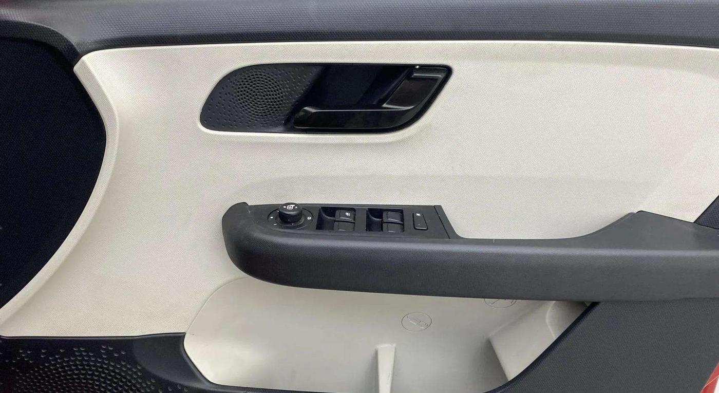 2021 Tata ALTROZ XT PETROL, Petrol, Manual, 21,415 km, Driver Side Door Panels Control
