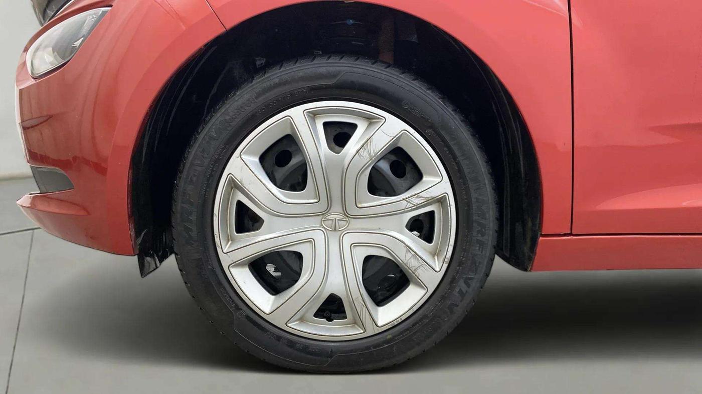 2021 Tata ALTROZ XT PETROL, Petrol, Manual, 21,415 km, Left Front Wheel