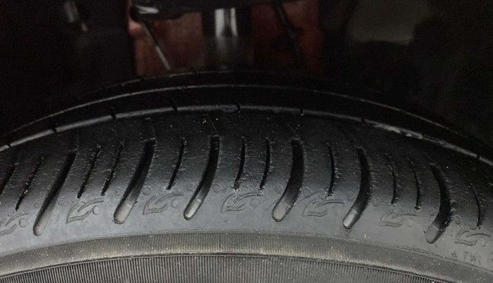2021 Tata ALTROZ XT PETROL, Petrol, Manual, 21,415 km, Right Front Tyre Tread