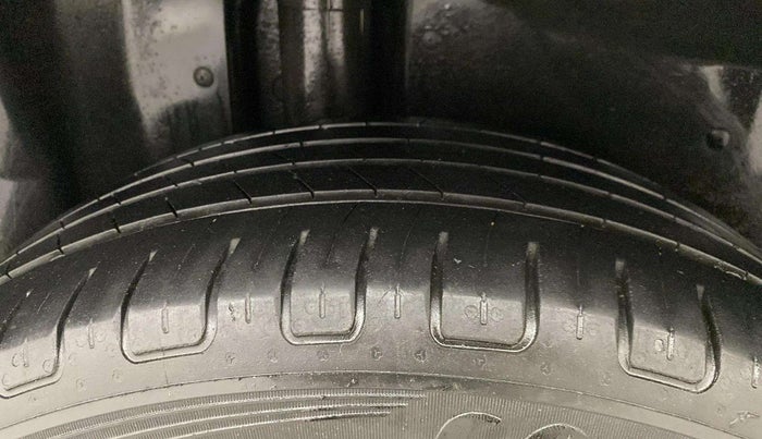 2022 MG HECTOR SHARP 1.5 PETROL CVT, Petrol, Automatic, 35,878 km, Right Rear Tyre Tread
