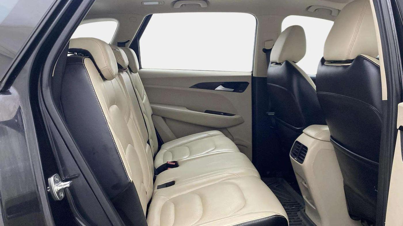 2022 MG HECTOR SHARP 1.5 PETROL CVT, Petrol, Automatic, 35,878 km, Right Side Rear Door Cabin