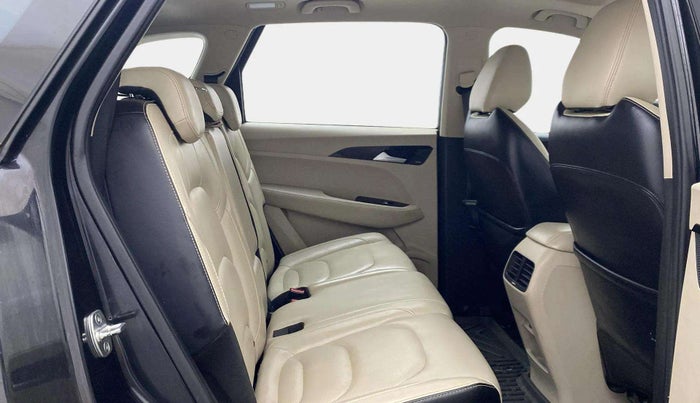 2022 MG HECTOR SHARP 1.5 PETROL CVT, Petrol, Automatic, 35,878 km, Right Side Rear Door Cabin