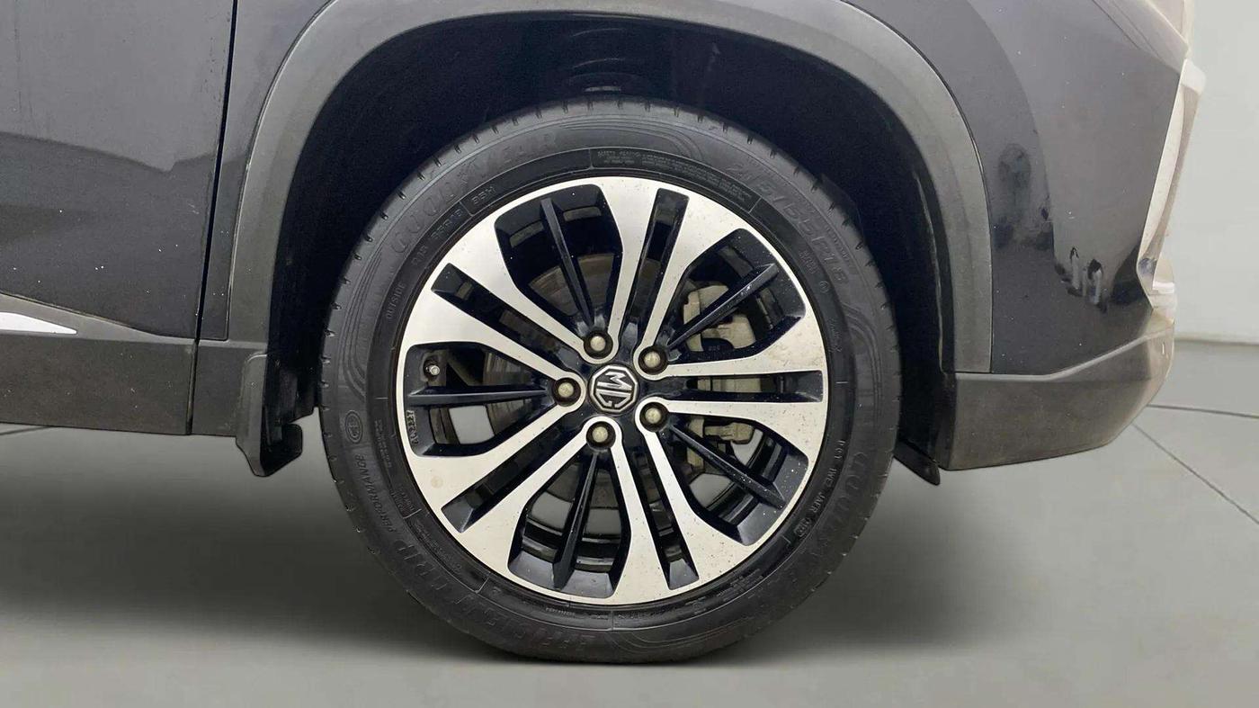 2022 MG HECTOR SHARP 1.5 PETROL CVT, Petrol, Automatic, 35,878 km, Right Front Wheel