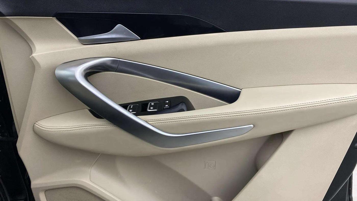 2022 MG HECTOR SHARP 1.5 PETROL CVT, Petrol, Automatic, 35,878 km, Driver Side Door Panels Control