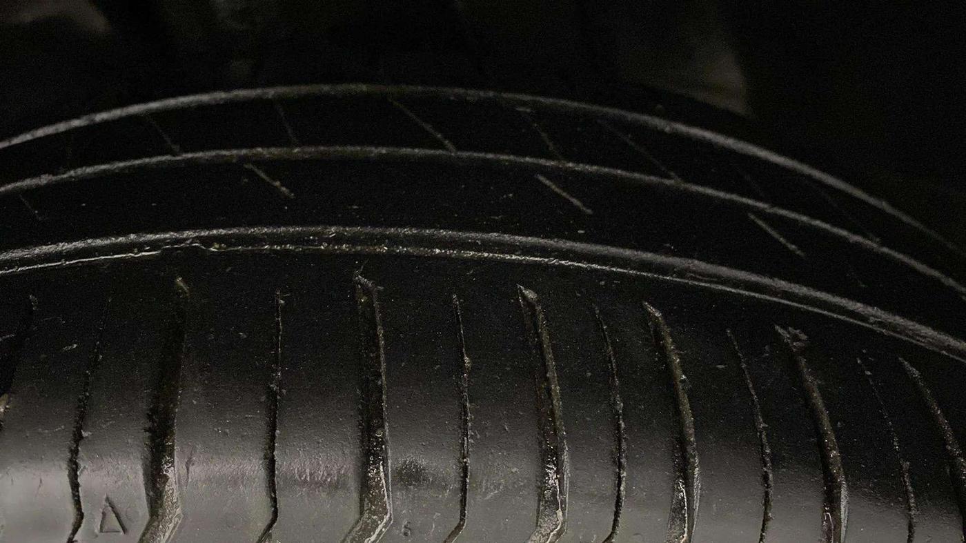 2021 Tata PUNCH ADVENTURE MT, Petrol, Manual, 41,434 km, Left Front Tyre Tread