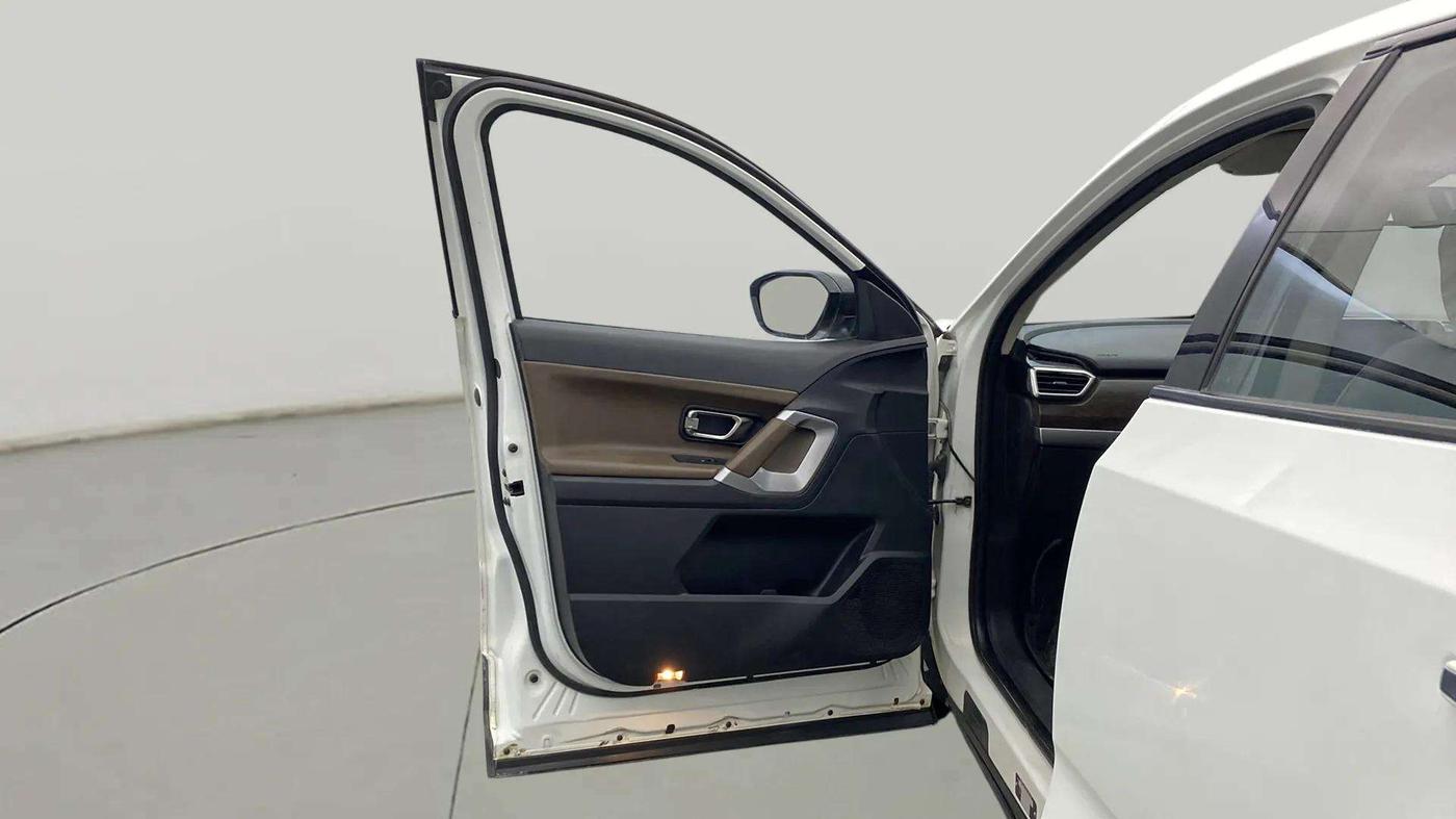 2021 Tata Harrier XZA PLUS 2.0L, Diesel, Automatic, 70,951 km, LHS Front Door