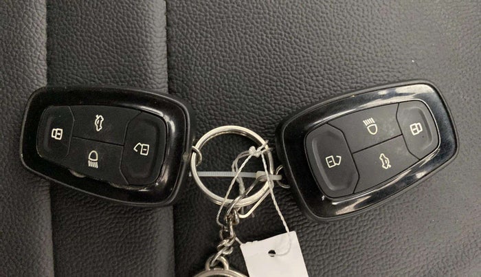 2021 Tata Harrier XZA PLUS 2.0L, Diesel, Automatic, 70,798 km, Key Close Up