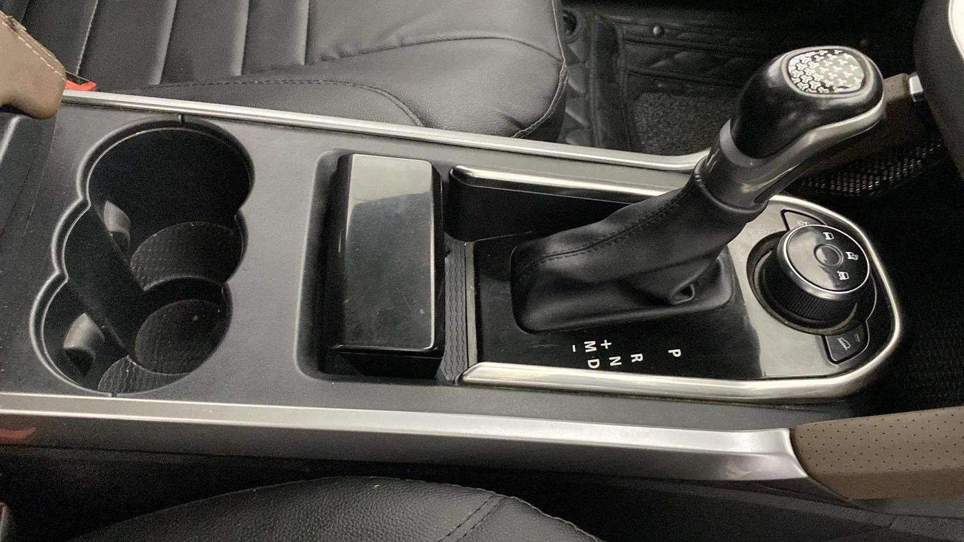 2021 Tata Harrier XZA PLUS 2.0L, Diesel, Automatic, 70,951 km, Gear Lever