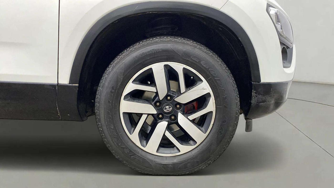 2021 Tata Harrier XZA PLUS 2.0L, Diesel, Automatic, 70,951 km, Right Front Wheel