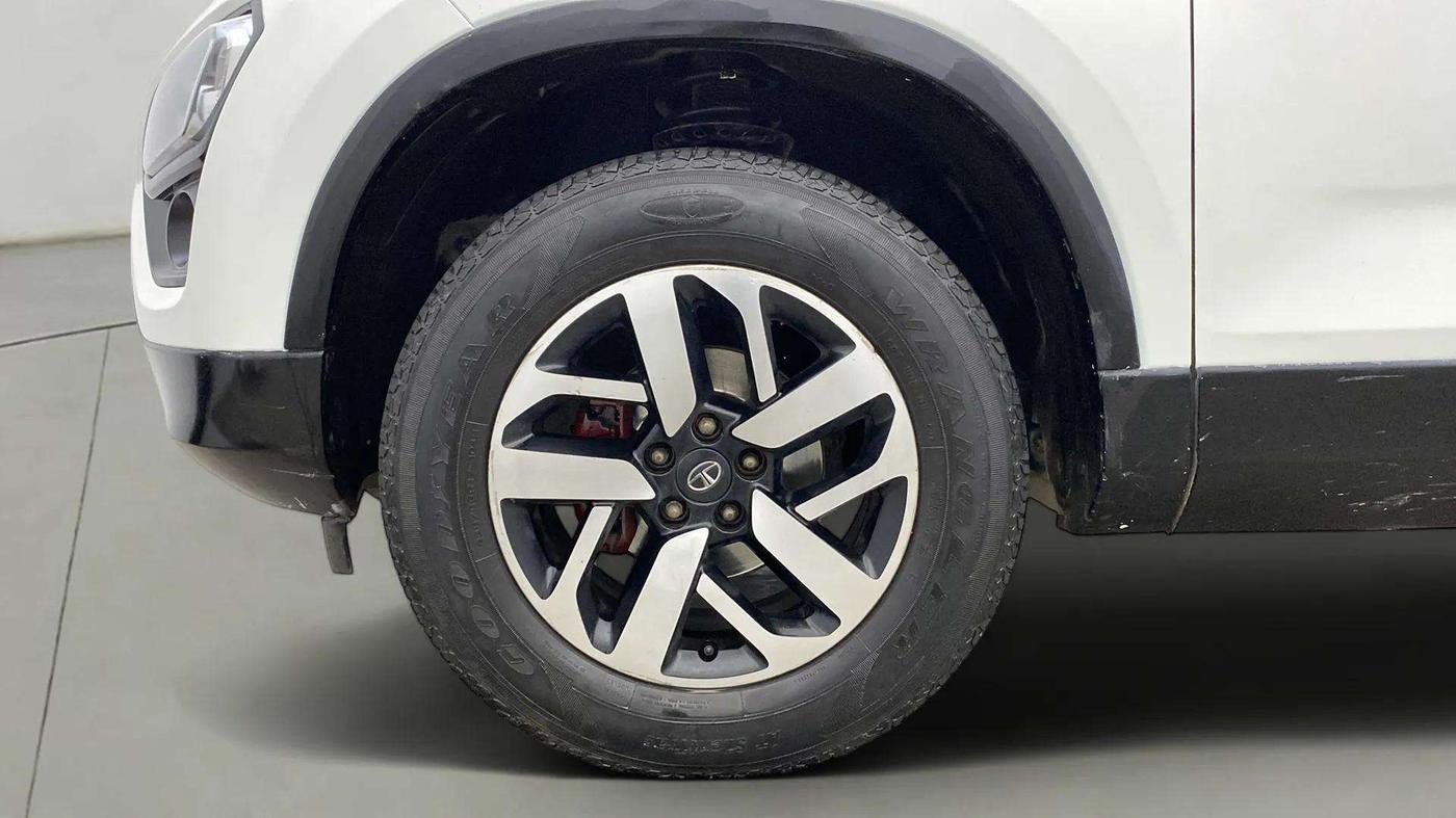 2021 Tata Harrier XZA PLUS 2.0L, Diesel, Automatic, 70,951 km, Left Front Wheel