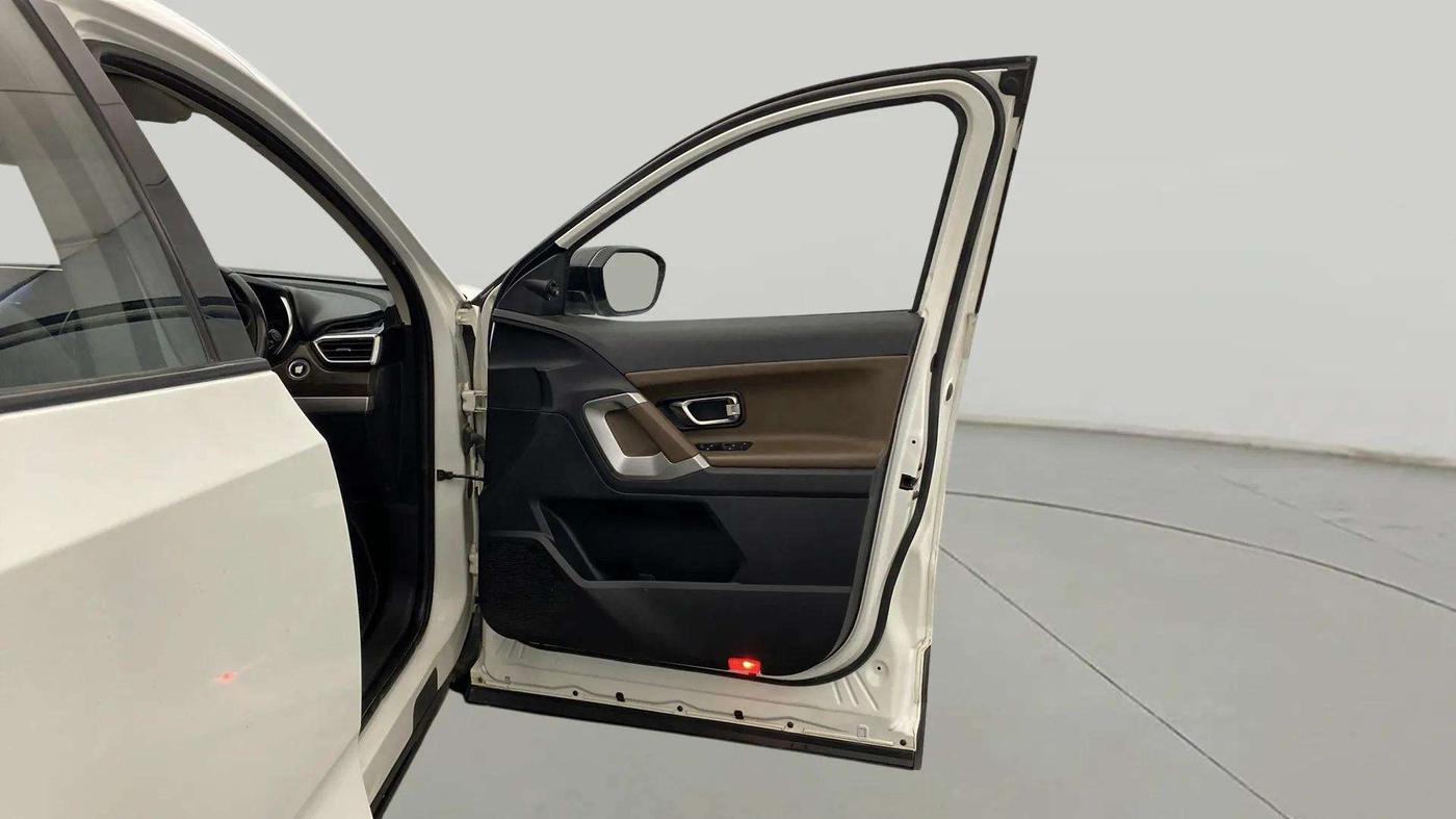 2021 Tata Harrier XZA PLUS 2.0L, Diesel, Automatic, 70,951 km, RHS Front Door