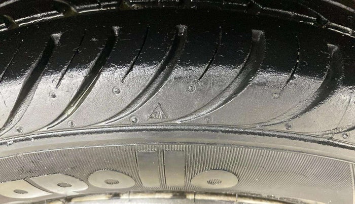 2017 Hyundai Eon ERA +, Petrol, Manual, 54,281 km, Left Rear Tyre Tread