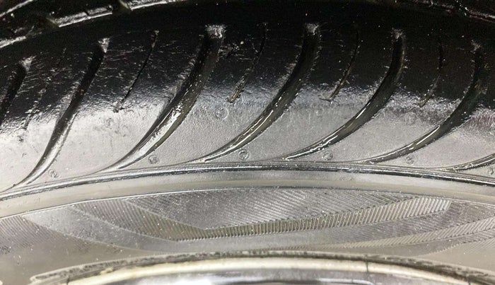 2017 Hyundai Eon ERA +, Petrol, Manual, 54,281 km, Left Front Tyre Tread