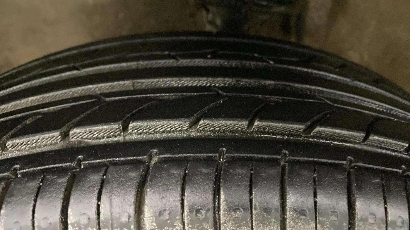 2017 Maruti Alto K10 VXI, Petrol, Manual, 97,123 km, Left Front Tyre Tread