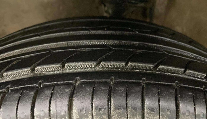 2017 Maruti Alto K10 VXI, Petrol, Manual, 97,123 km, Left Front Tyre Tread