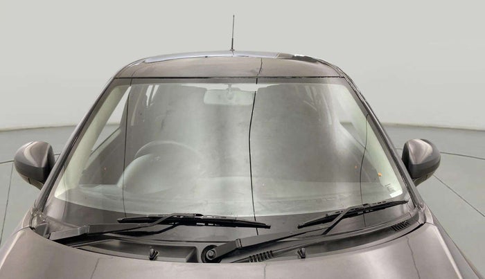 2016 Maruti Swift LXI (O), Petrol, Manual, 74,983 km, Front Windshield