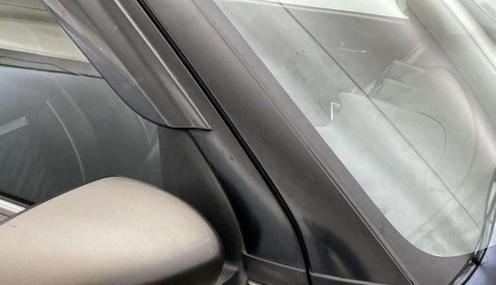 2018 Maruti Swift ZXI AMT, Petrol, Automatic, 64,710 km, Right A pillar - Minor scratches