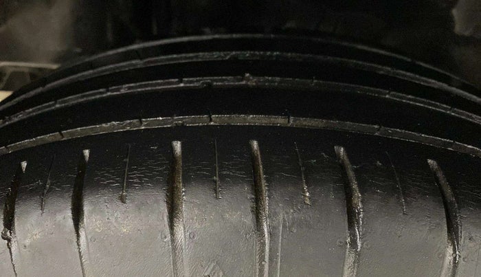 2018 Maruti Swift ZXI AMT, Petrol, Automatic, 64,391 km, Right Rear Tyre Tread