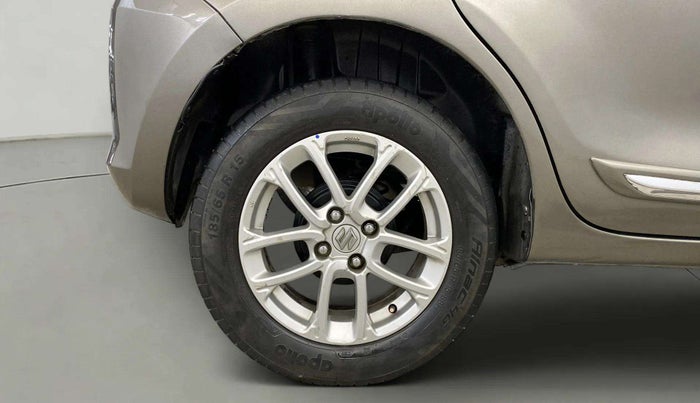 2018 Maruti Swift ZXI AMT, Petrol, Automatic, 64,710 km, Right rear tyre - Minor scratches
