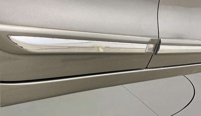 2018 Maruti Swift ZXI AMT, Petrol, Automatic, 64,710 km, Right running board - Minor scratches
