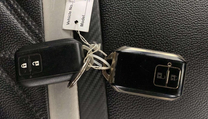 2018 Maruti Swift ZXI AMT, Petrol, Automatic, 64,391 km, Key Close Up