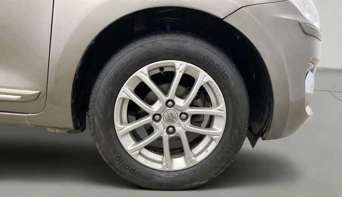 2018 Maruti Swift ZXI AMT, Petrol, Automatic, 64,710 km, Right front tyre - Minor scratches