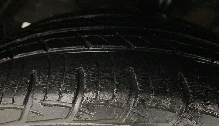 2018 Maruti Swift ZXI AMT, Petrol, Automatic, 64,391 km, Left Front Tyre Tread