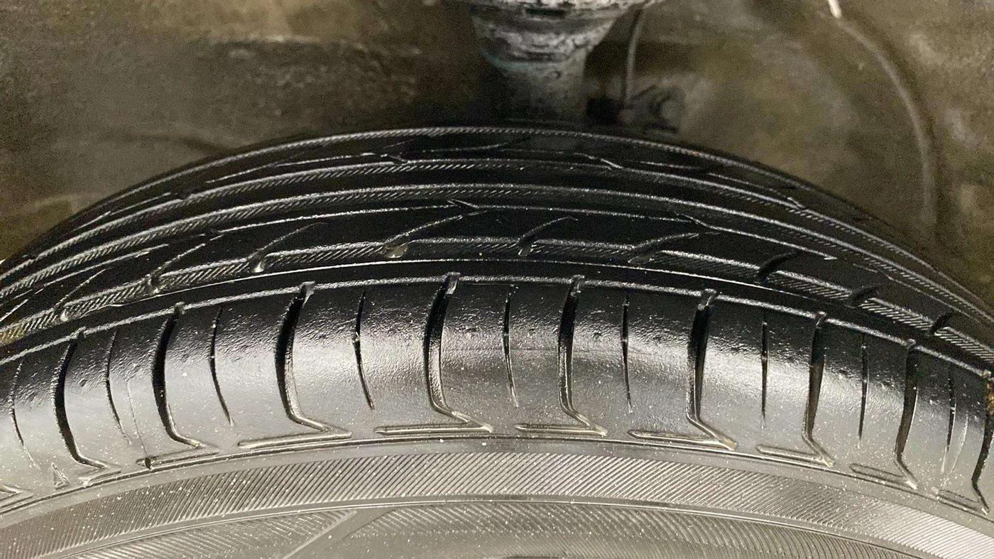 2014 Maruti Wagon R 1.0 LXI, Petrol, Manual, 64,541 km, Left Front Tyre Tread
