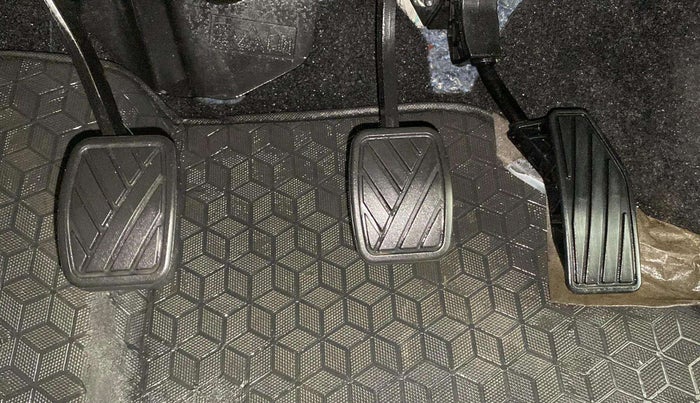 2022 Toyota Glanza E, Petrol, Manual, 24,433 km, Pedals