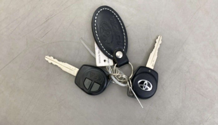 2022 Toyota Glanza E, Petrol, Manual, 24,433 km, Key Close Up