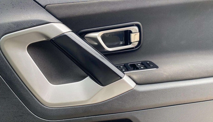 2021 Tata Harrier XT 2.0L KRYOTEC, Diesel, Manual, 50,443 km, Driver Side Door Panels Control