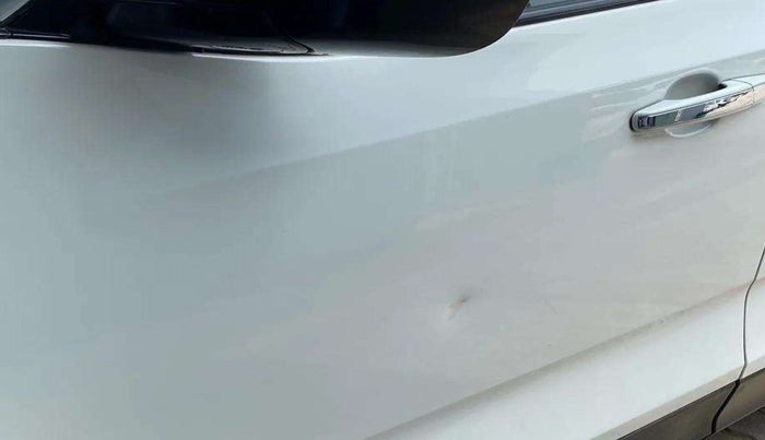 2021 Tata Harrier XT 2.0L KRYOTEC, Diesel, Manual, 50,443 km, Front passenger door - Minor scratches