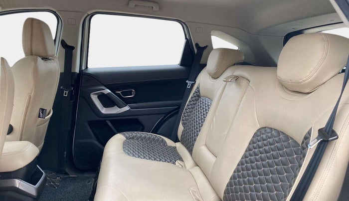 2021 Tata Harrier XT 2.0L KRYOTEC, Diesel, Manual, 50,443 km, Right Side Rear Door Cabin