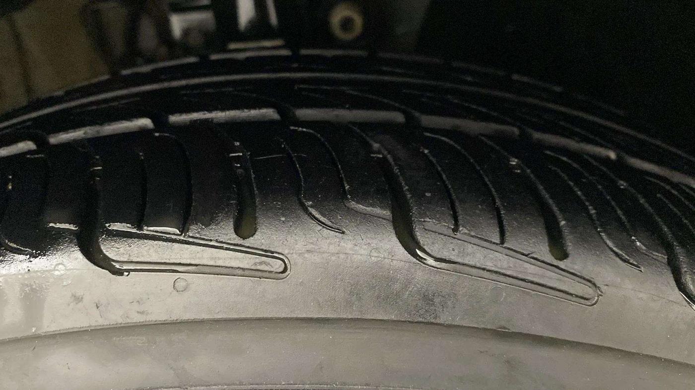 2016 Volkswagen Polo HIGHLINE1.2L, Petrol, Manual, 68,525 km, Right Front Tyre Tread