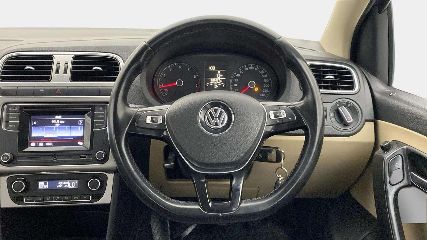2016 Volkswagen Polo HIGHLINE1.2L, Petrol, Manual, 68,525 km, Steering Wheel Close Up