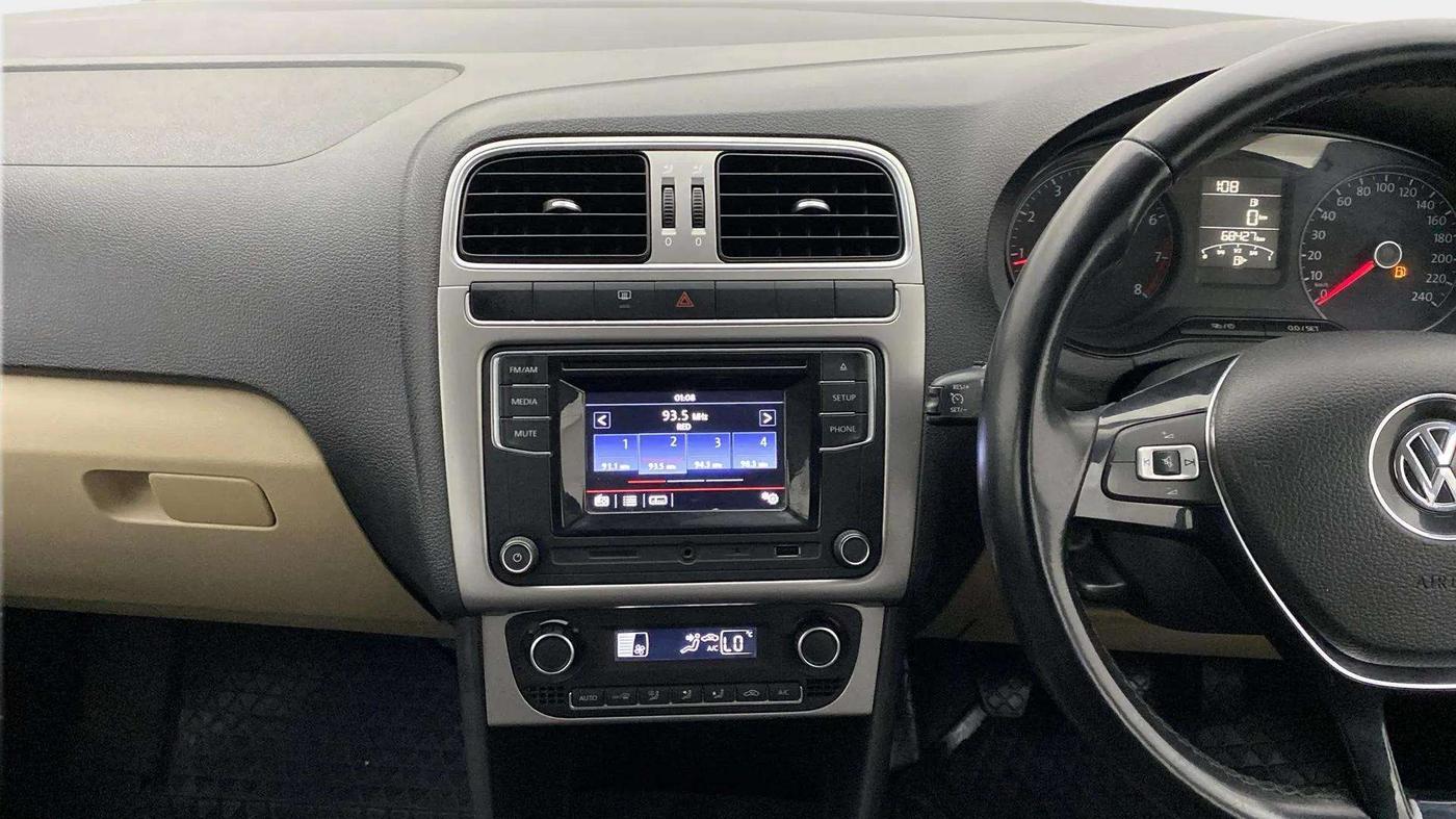 2016 Volkswagen Polo HIGHLINE1.2L, Petrol, Manual, 68,525 km, Air Conditioner