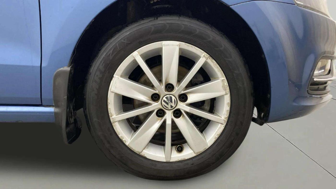 2016 Volkswagen Polo HIGHLINE1.2L, Petrol, Manual, 68,525 km, Right Front Wheel