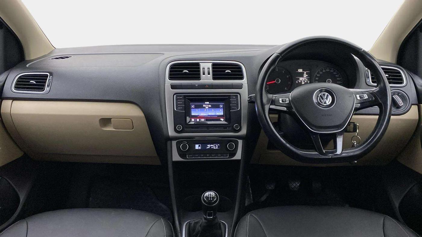 2016 Volkswagen Polo HIGHLINE1.2L, Petrol, Manual, 68,525 km, Dashboard