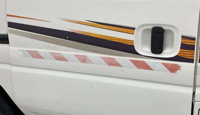2021 Maruti Eeco 5 STR WITH A/C+HTR, Petrol, Manual, 49,163 km, Right rear door - Graphic sticker