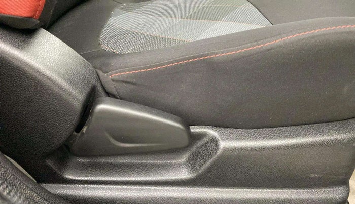 2021 Renault Kwid RXT 1.0 AMT (O), Petrol, Automatic, 22,777 km, Driver Side Adjustment Panel