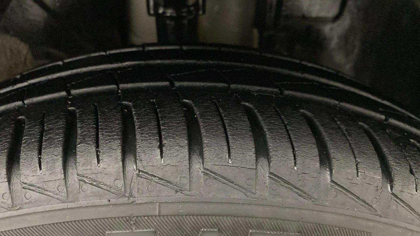 2021 Renault Kwid RXT 1.0 AMT (O), Petrol, Automatic, 22,891 km, Right Front Tyre Tread