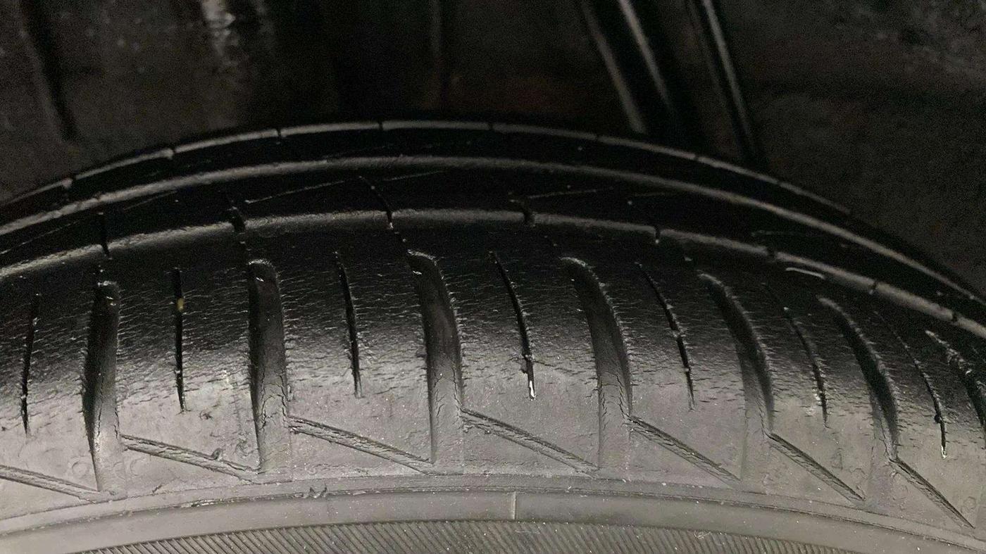 2021 Renault Kwid RXT 1.0 AMT (O), Petrol, Automatic, 22,891 km, Right Rear Tyre Tread