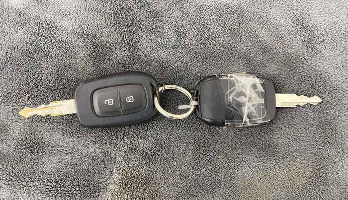 2021 Renault Kwid RXT 1.0 AMT (O), Petrol, Automatic, 22,777 km, Key Close Up