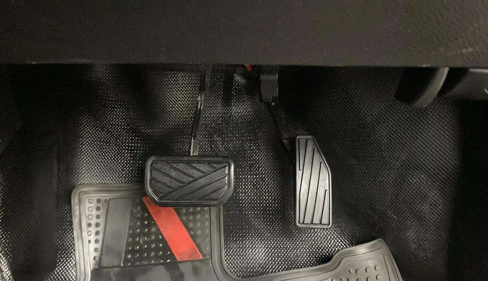 2020 Maruti Swift ZXI AMT, Petrol, Automatic, 90,322 km, Pedals