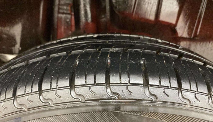 2020 Maruti Swift ZXI AMT, Petrol, Automatic, 90,322 km, Right Rear Tyre Tread