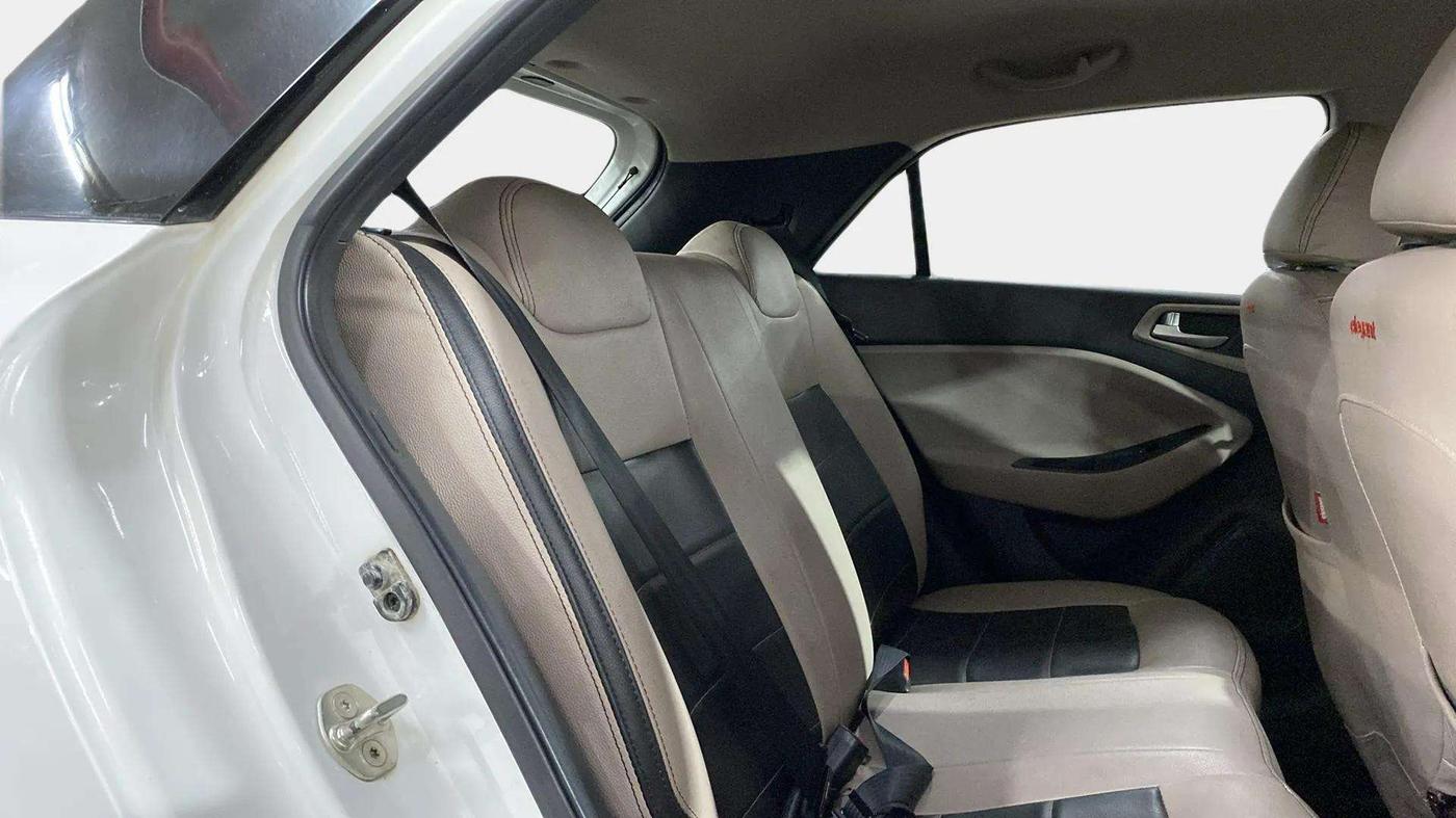 2019 Hyundai Elite i20 SPORTZ PLUS 1.2, Petrol, Manual, 10,765 km, Right Side Rear Door Cabin