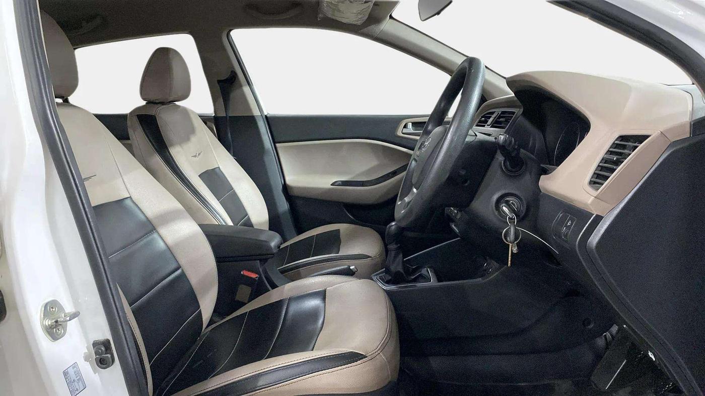 2019 Hyundai Elite i20 SPORTZ PLUS 1.2, Petrol, Manual, 10,765 km, Right Side Front Door Cabin
