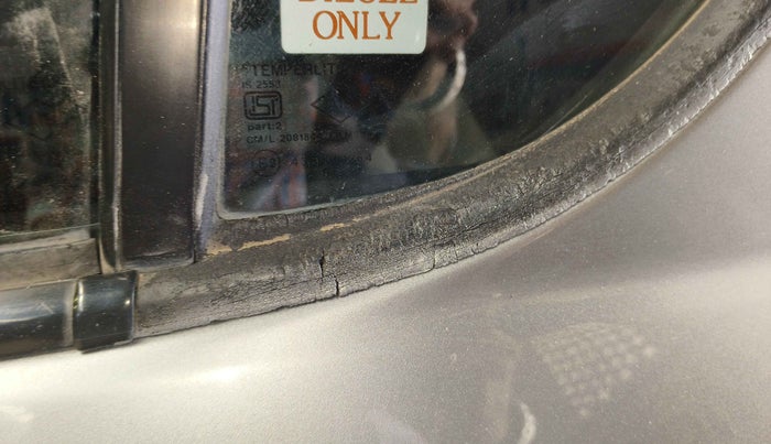 2014 Maruti Swift ZDI, Diesel, Manual, 96,215 km, Rear left door - Weather strip has minor damage