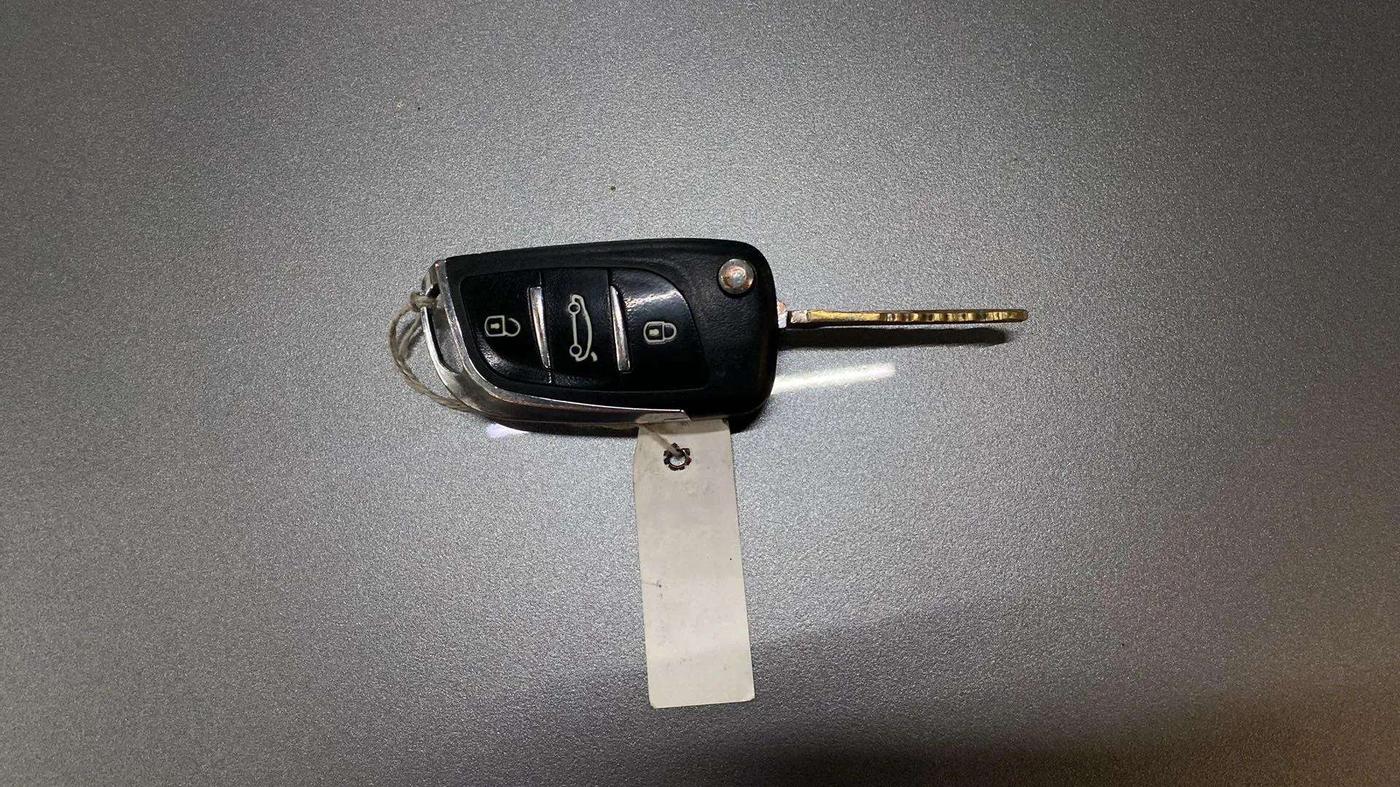2014 Maruti Swift ZDI, Diesel, Manual, 96,229 km, Key Close Up