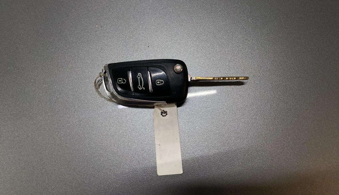 2014 Maruti Swift ZDI, Diesel, Manual, 96,215 km, Key Close Up